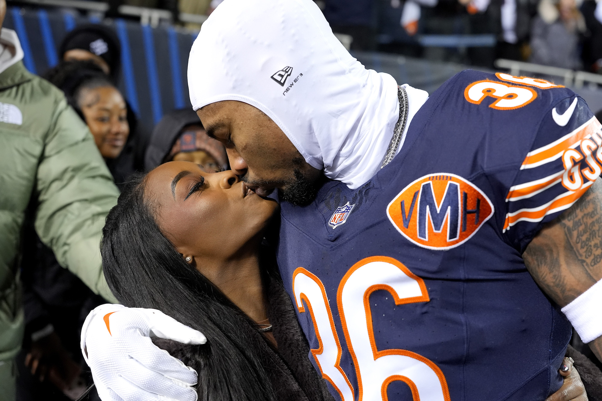 Simone Biles Kisses Husband Jonathan Owens Before Bears-Packers Playoff Game