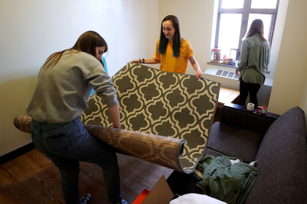 How a First-Week Dorm Room Talk Can Help College Roommates Avoid Conflicts