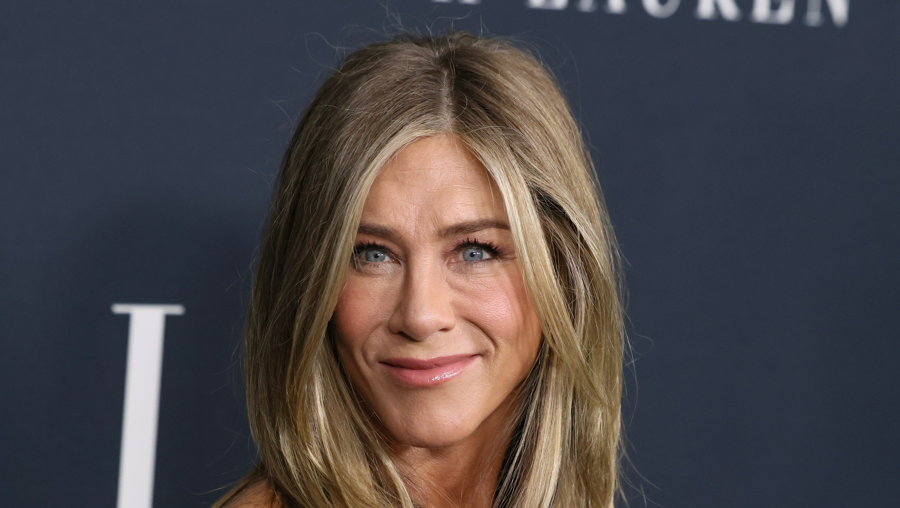 Jennifer Aniston's Baggy, California-Cool Jeans Are the 'It' Look of 2026