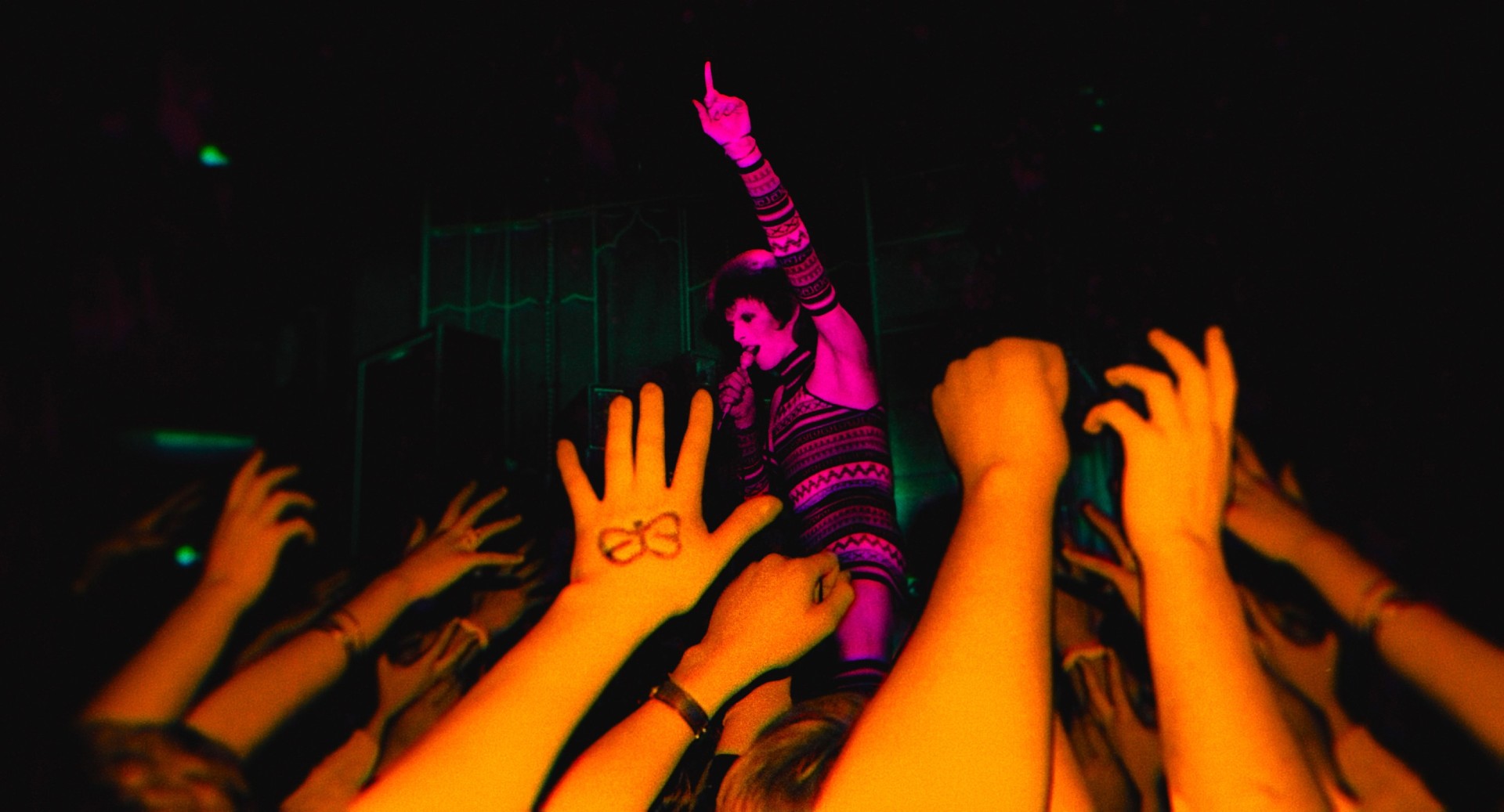 3 New to Netflix Movies I’m Watching This Weekend (November 21-23): ‘Everybody’s Fine' and More