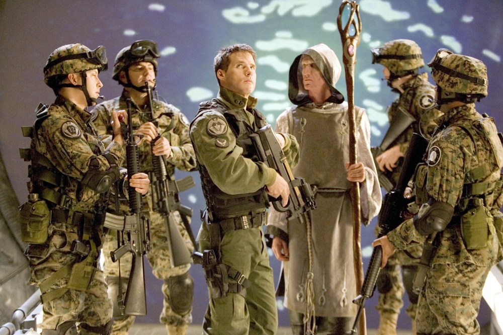 Netflix Just Added All 213 Episodes of a '90s Cult Classic Sci-Fi Show