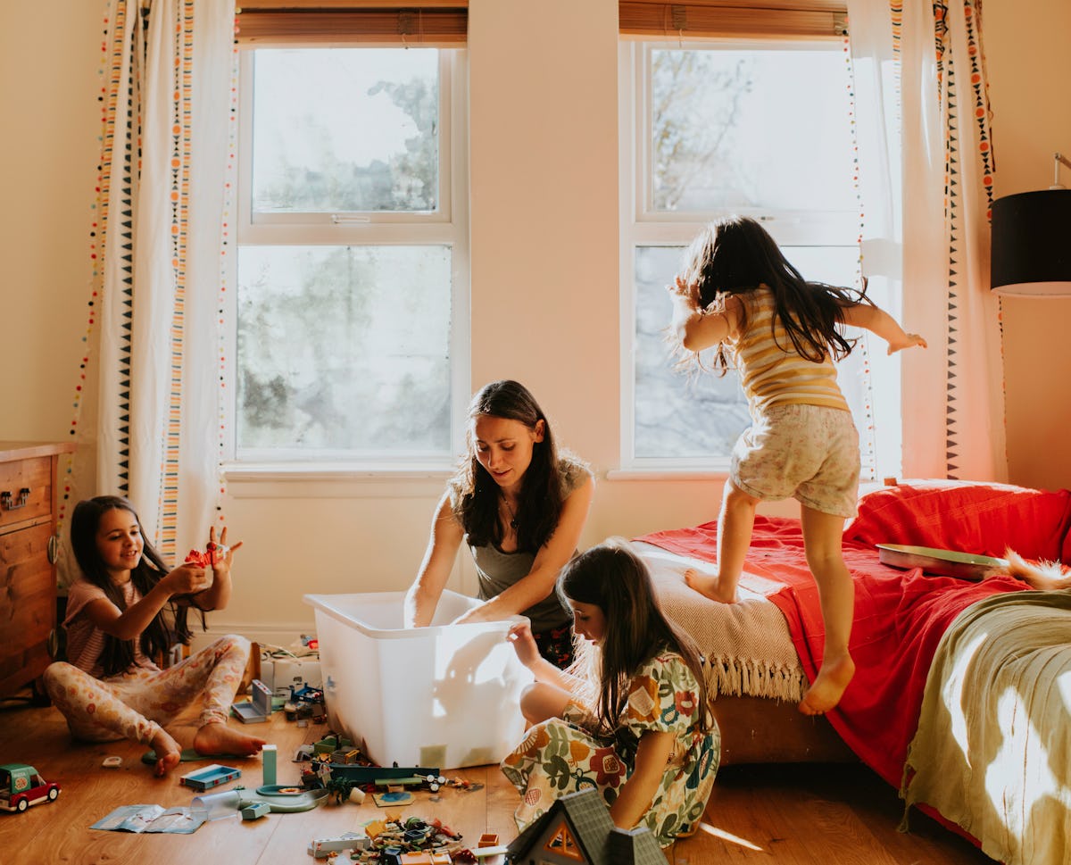 Are You An "Everything Bagel Parent"? Experts Explain What That Really Means