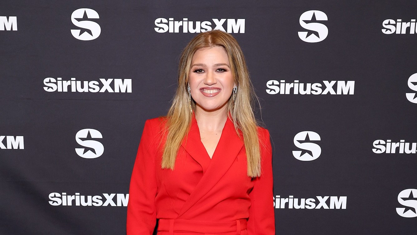 Brooklyn Store Owner Slams Kelly Clarkson for 'Abuse of Power' Amid Drama