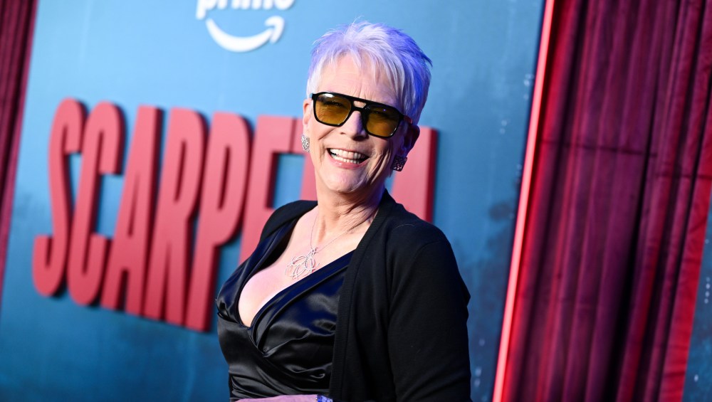 Copy Jamie Lee Curtis' Red Carpet Sunglasses Look With This $16 Pair
