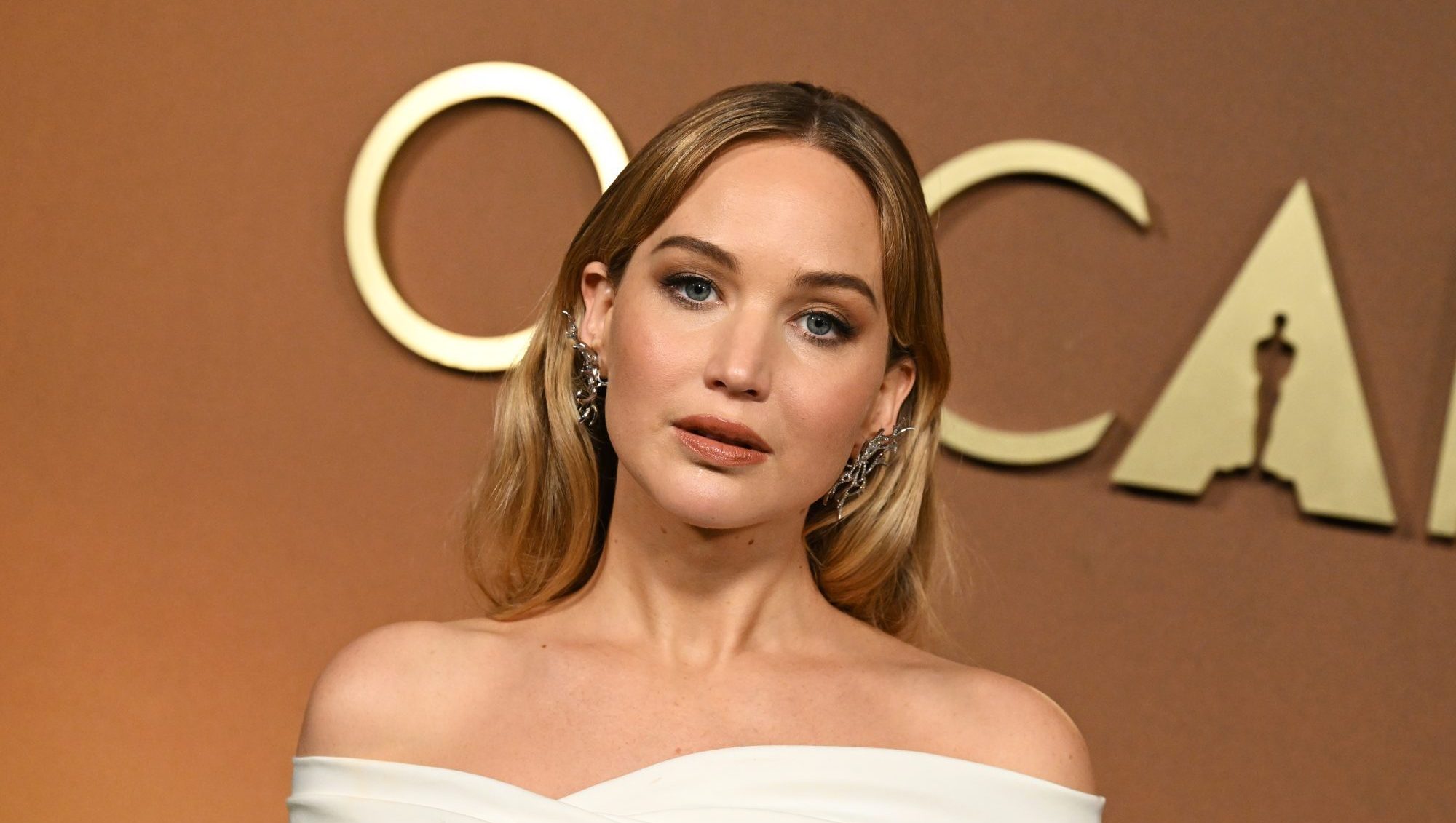 Get Jennifer Lawrence's $5K+ Airport Tote Look for Only $36 on Amazon