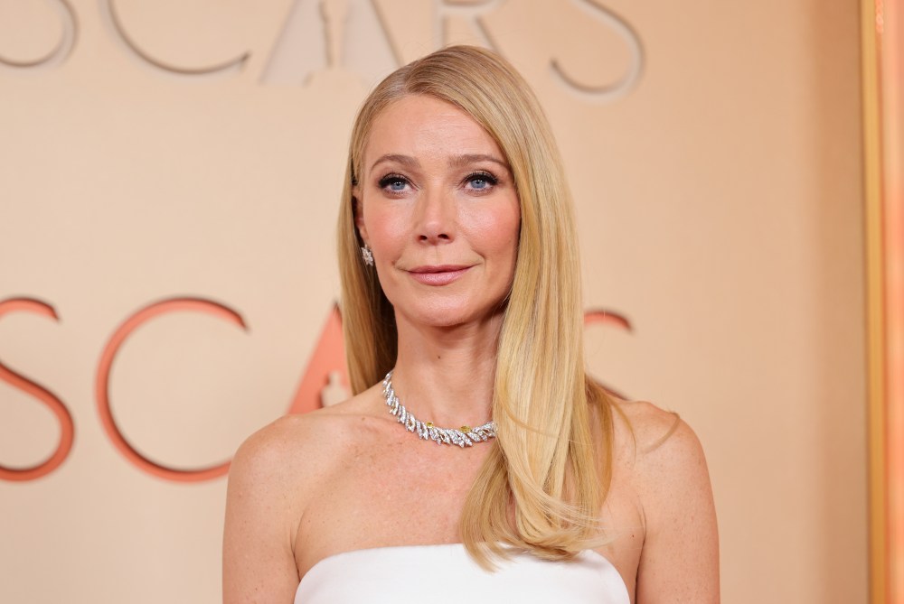 Gwyneth Paltrow's Rich-Mom Cardigan Is a Put-Together Fall Find