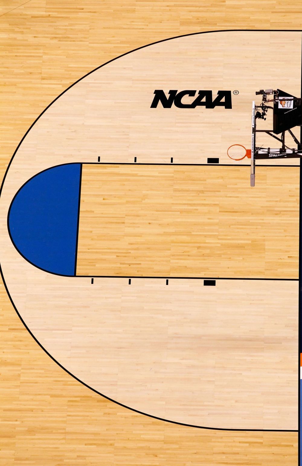 Two Nebraska-Omaha Women’s Basketball Players Help Save Drivers In Sinkhole