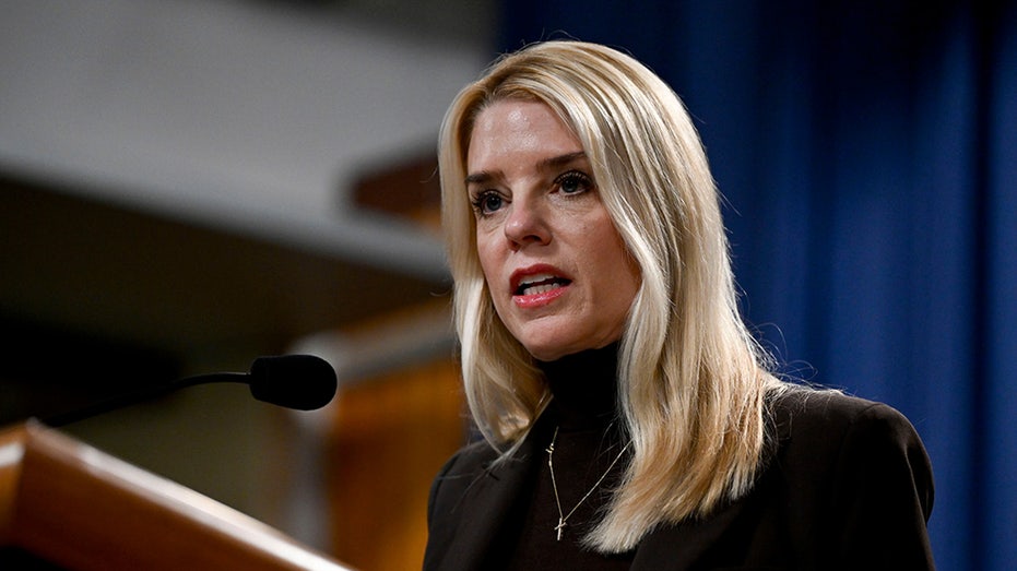 DOJ faces off with entire Maryland federal bench over automatic pauses in deportation cases