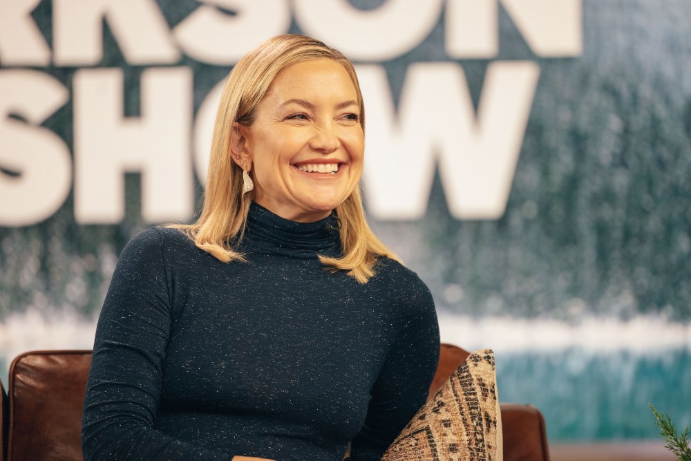 Kate Hudson Wore a Slouchy (but Super Chic) Black Bag While Exploring Paris