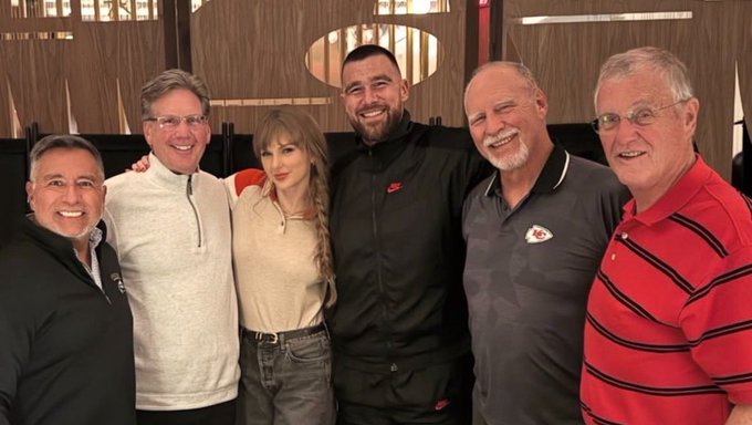 Taylor Swift Cuddles Up With Travis Kelce and Dad Scott After Chiefs Game