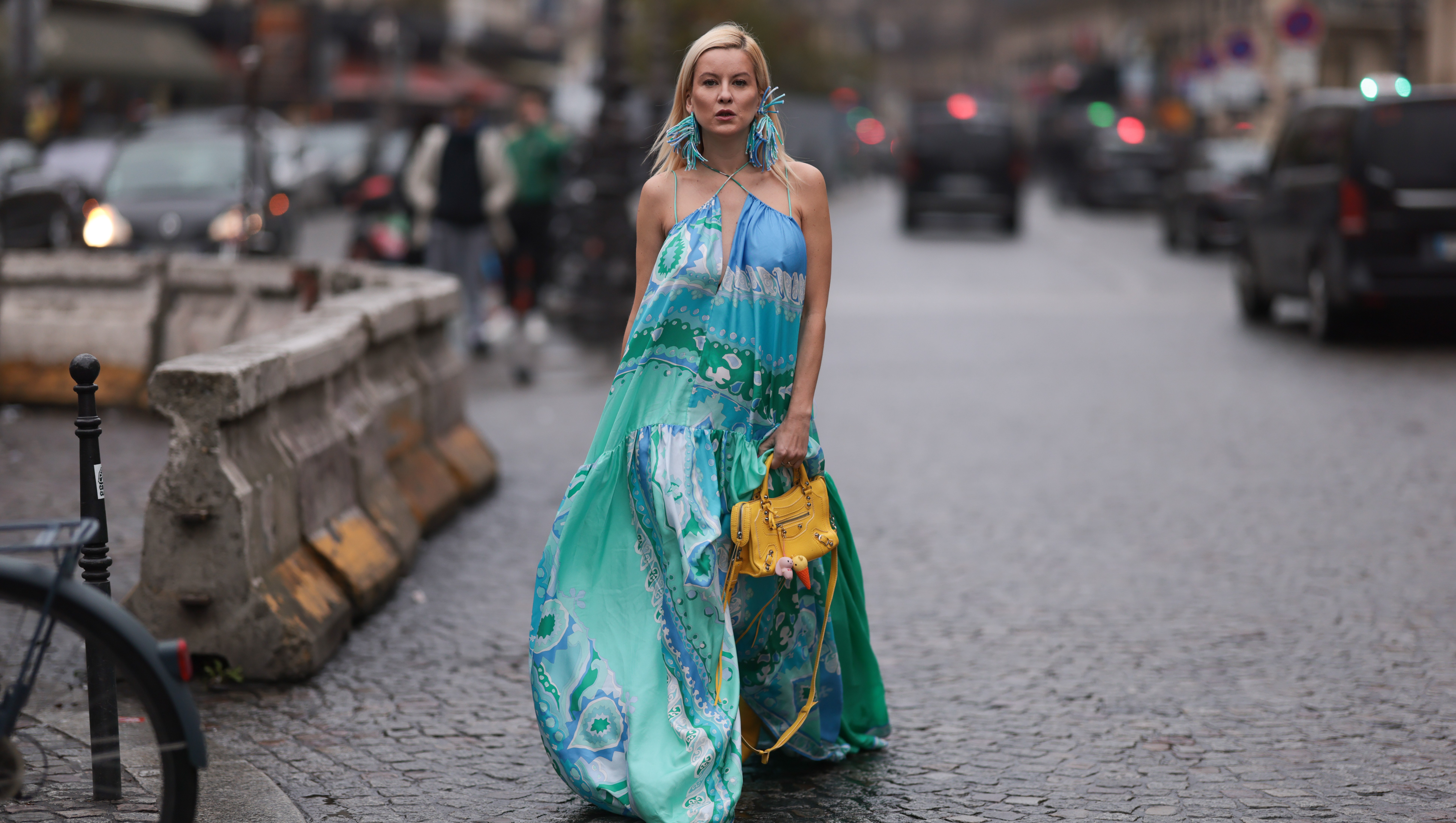 Muumuu Dresses Are the Unexpectedly Chic Staple Rich Moms Are Grabbing