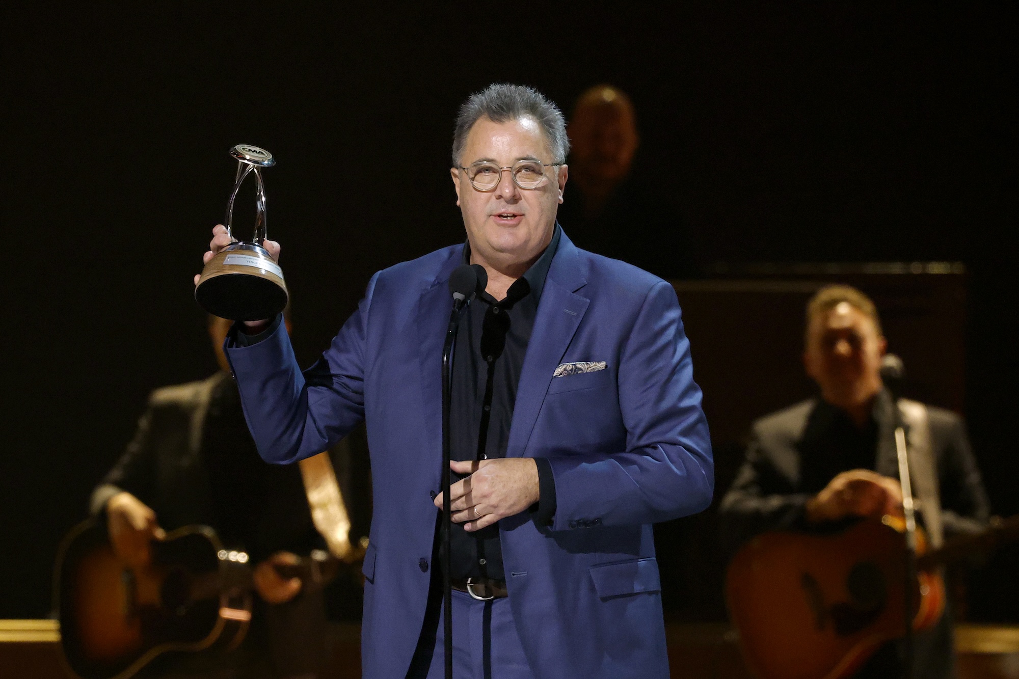 Best and Worst Moments From 2025 CMAs: From Lainey Wilson to Zach Top