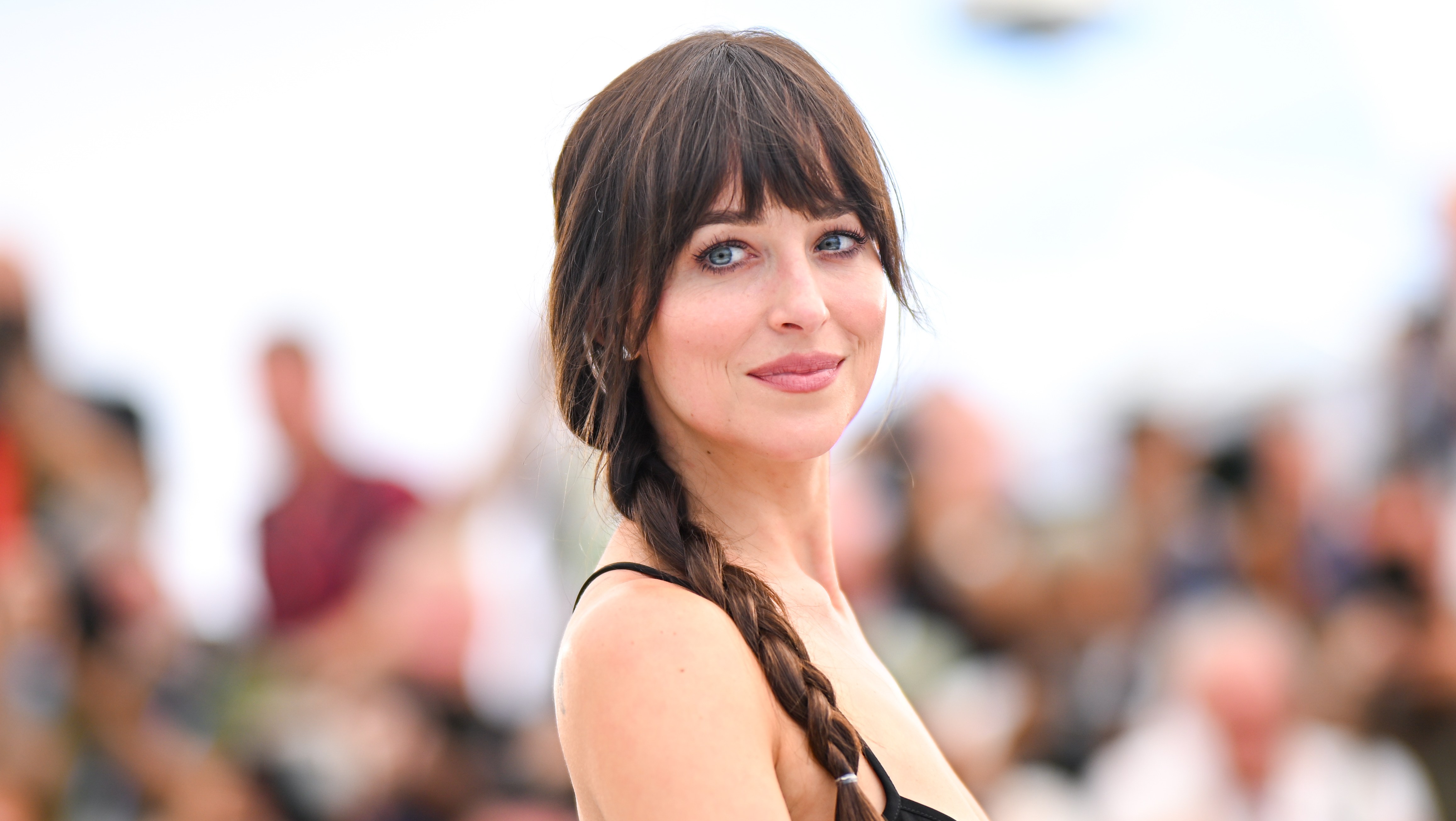 Dakota Johnson Can't Stop Wearing This $3,800 Shoulder Bag — Get the Look for $10