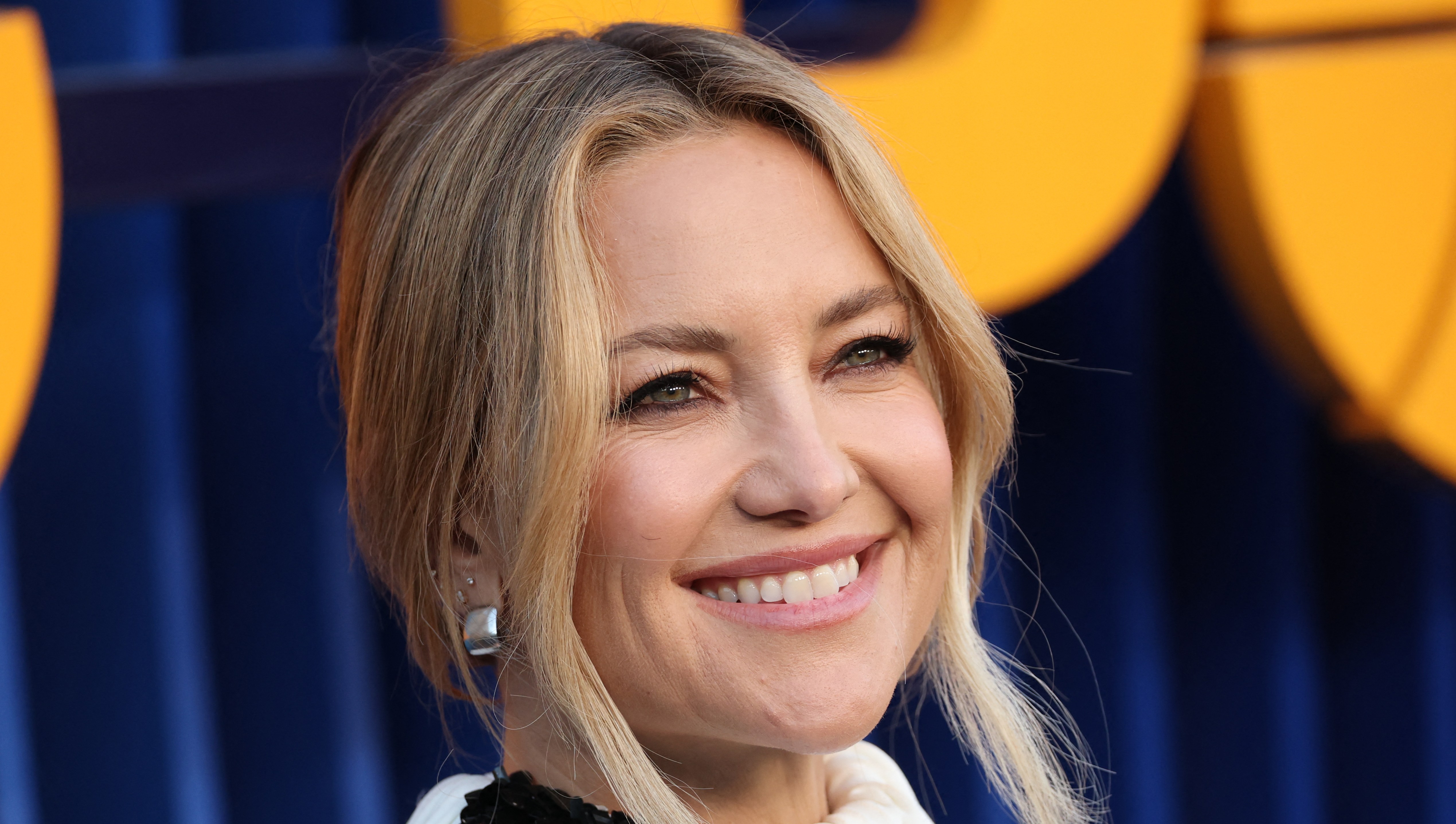 Psst! Kate Hudson's Boutiquey Floral Dress Has a $23 Twin on Amazon