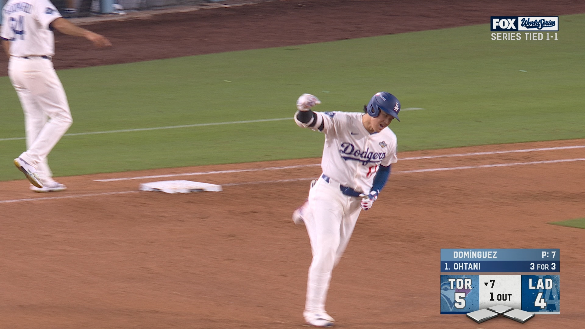 Dodgers’ Shohei Ohtani DESTROYS HR to tie game against Blue Jays