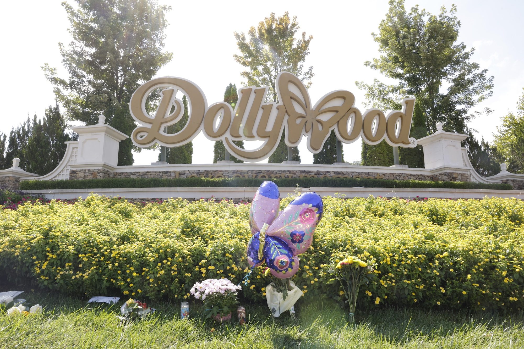Hersheypark Addresses Backlash Over 'Tactless' Post After Dolly Parton's Death