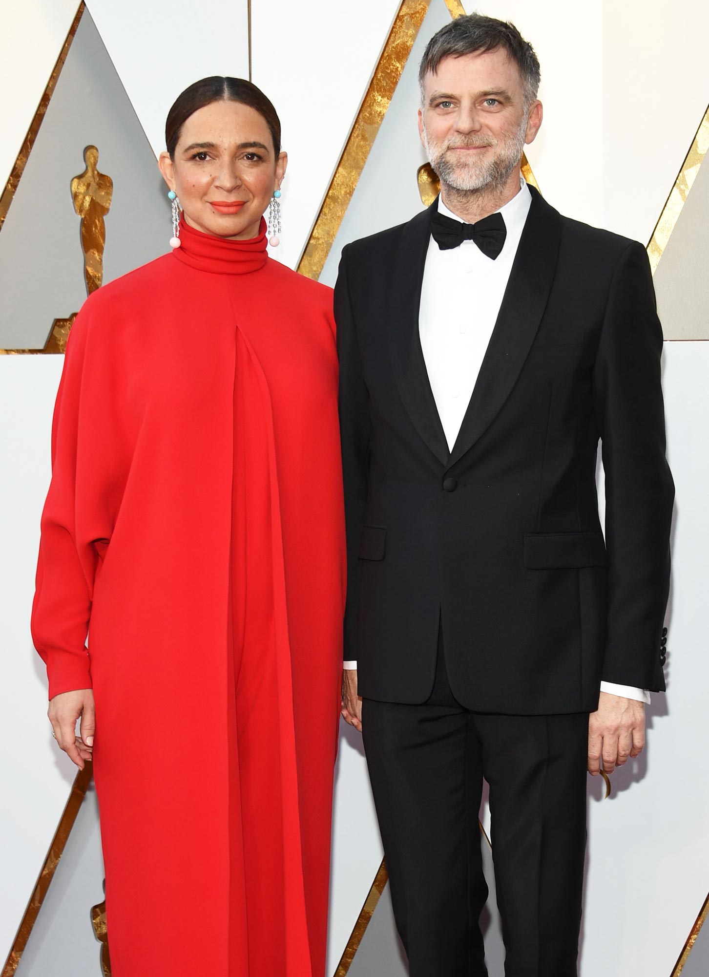 Maya Rudolph Kisses Partner Paul Thomas Anderson After Golden Globes Win