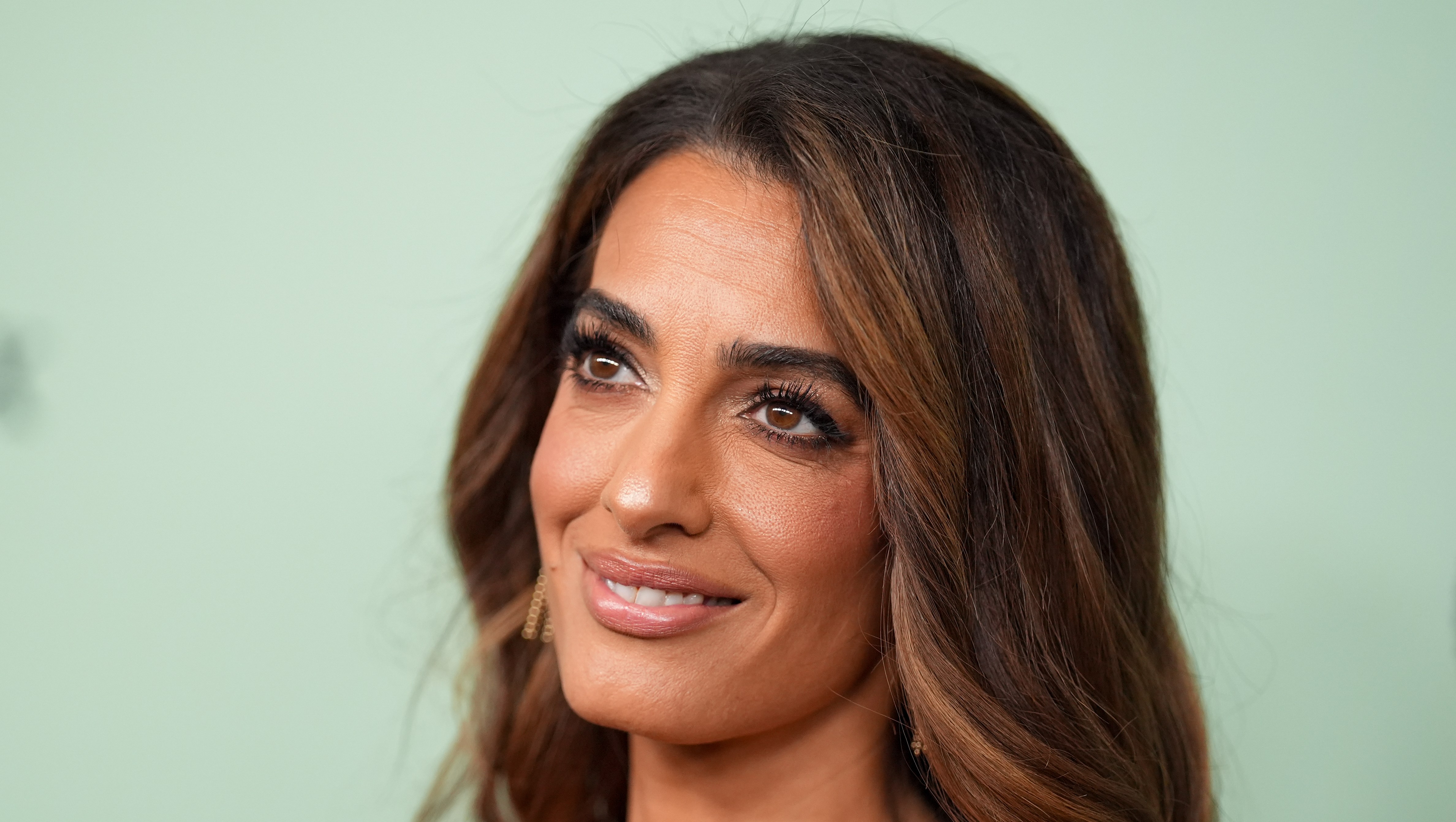 Amal Clooney's Oversized Tote Bag Screams 'Rich New Yorker' — The Look