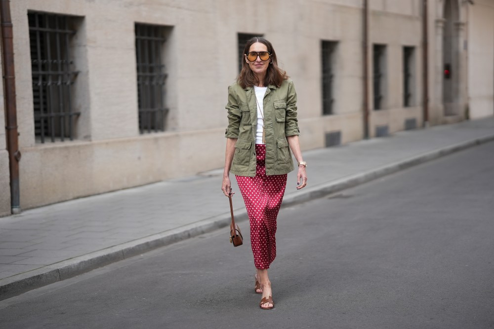 All the Rich Moms Are Wearing These 17 Slip-On Sandal Styles