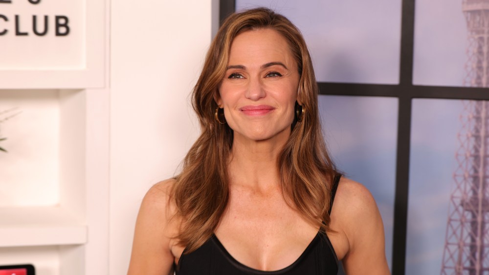 Jennifer Garner's Chic Birkenstock Sandals Elevate Any Casual Outfit