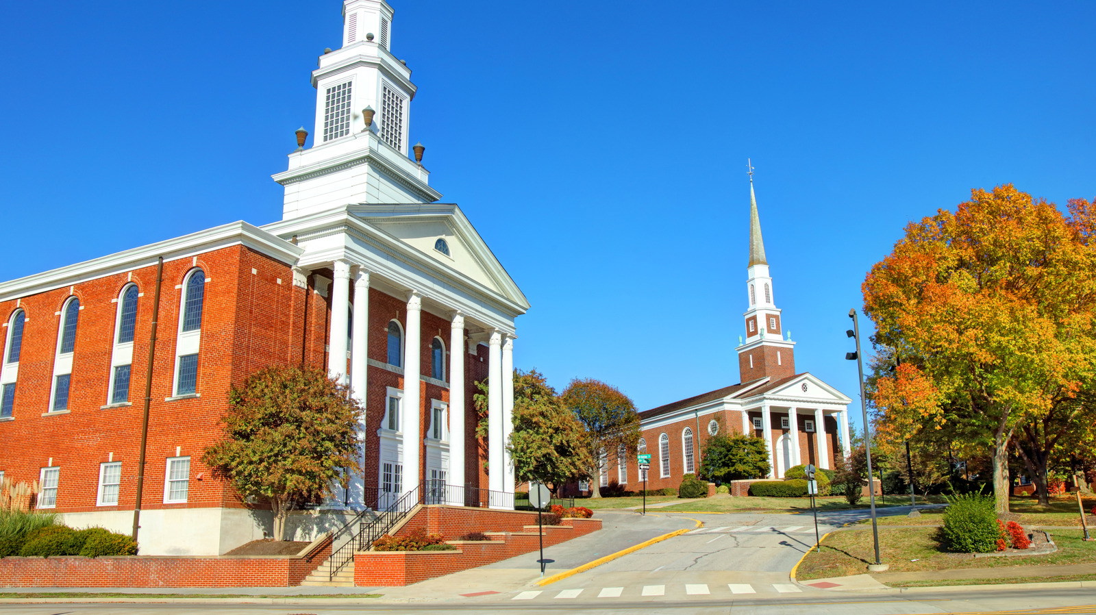 America's First 'Model City' Is A Tennessee Stunner With Antique Shops, Walkable Charm, And Fascinating History