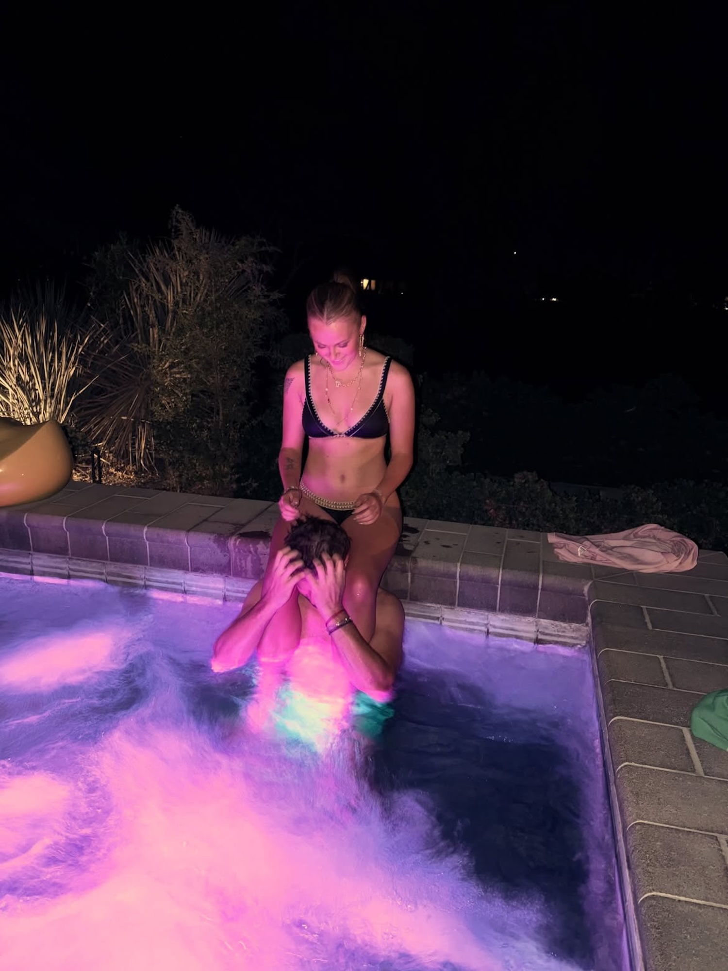 JoJo Siwa Shows Off Bikini Body in a Hot Tub With BF Chris Hughes: ‘Life’