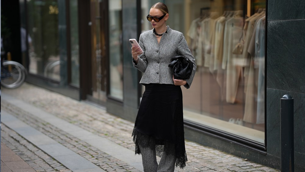 Bye, Bloat! 17 Slimming Blouses That Hide Belly Bulge