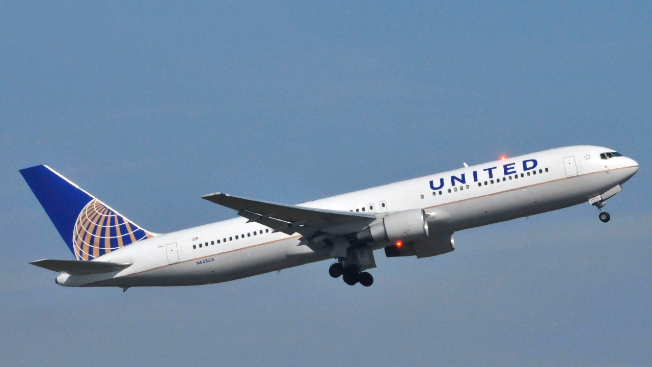 United flight returns midair after Bluetooth device name reportedly sparks security scare