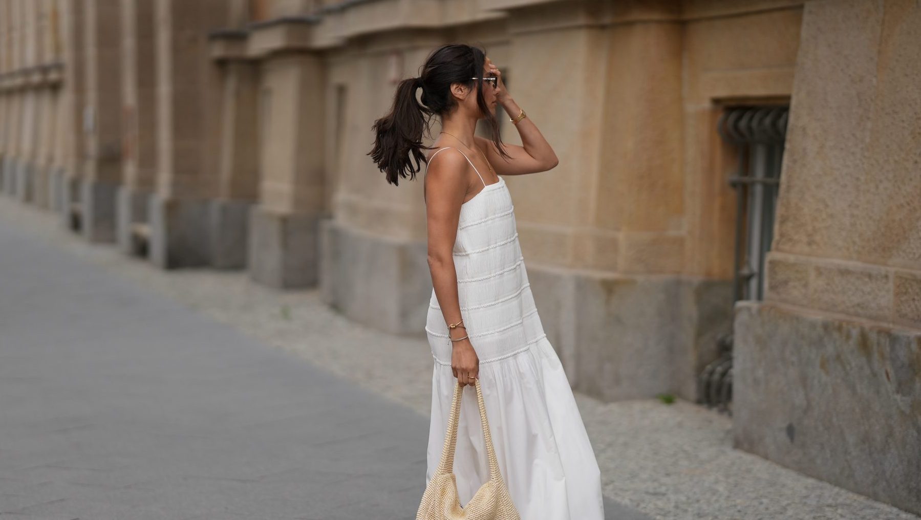17 Loose Dresses That Make Legs Look Longer — Even in Sandals