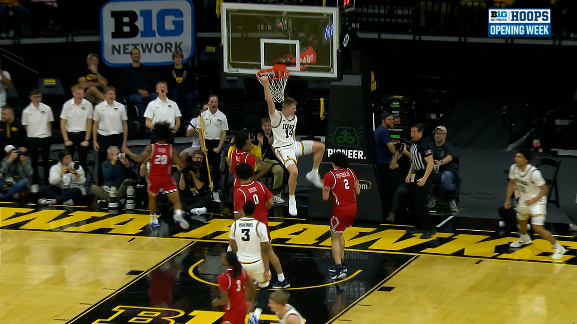 Kael Combs hits Bennett Stirtz for WILD alley-oop to extend Iowa's lead over Robert Morris