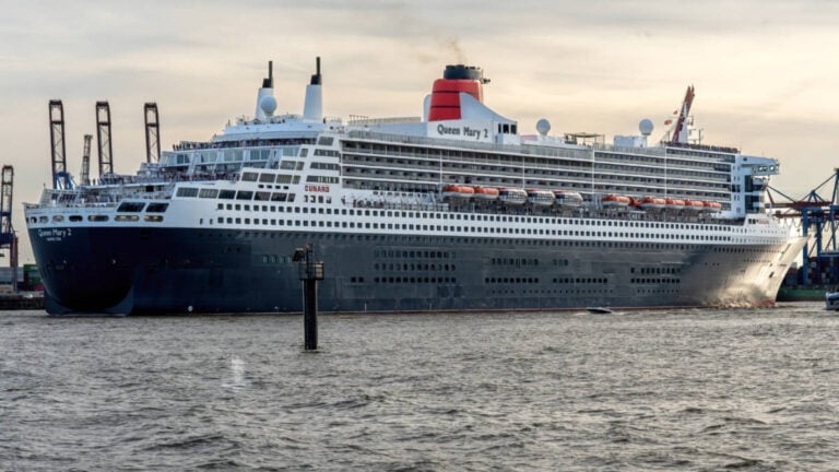 Famous Cunard Ship Diverts Due to Propulsion Repairs