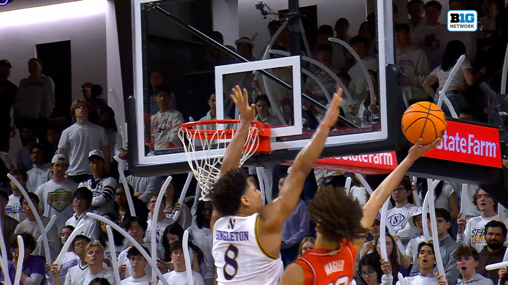 Keaton Wagler with a SMOOTH finish for a 3-PT play, No. 13 Illinois extends lead over Northwestern