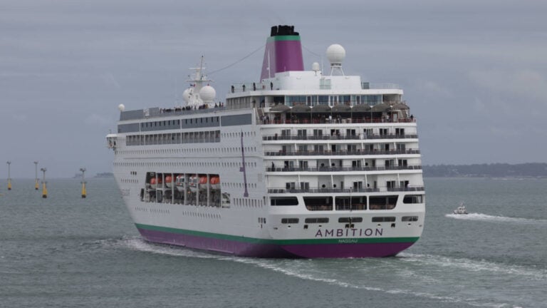 Harsh Weather Forces Cruise Ship to Remain an Extra Night in Port