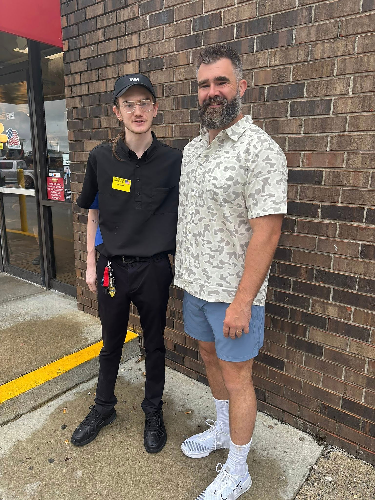 Jason Kelce Shows Off Noticeable Weight Loss During Waffle House Visit