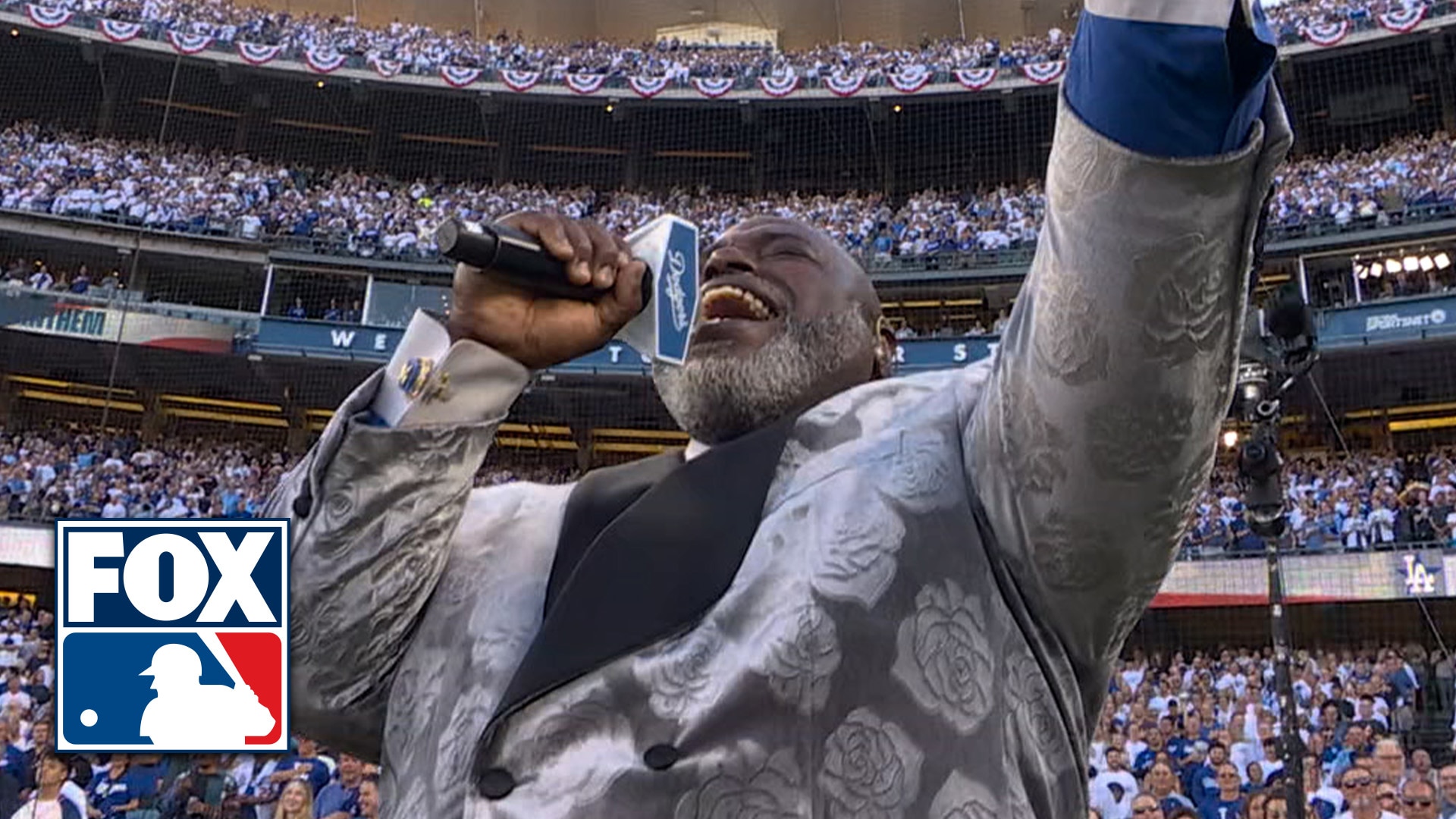 Keith Williams Jr. &amp; Rufus Wainwright perform National Anthems ahead of World Series Game 5