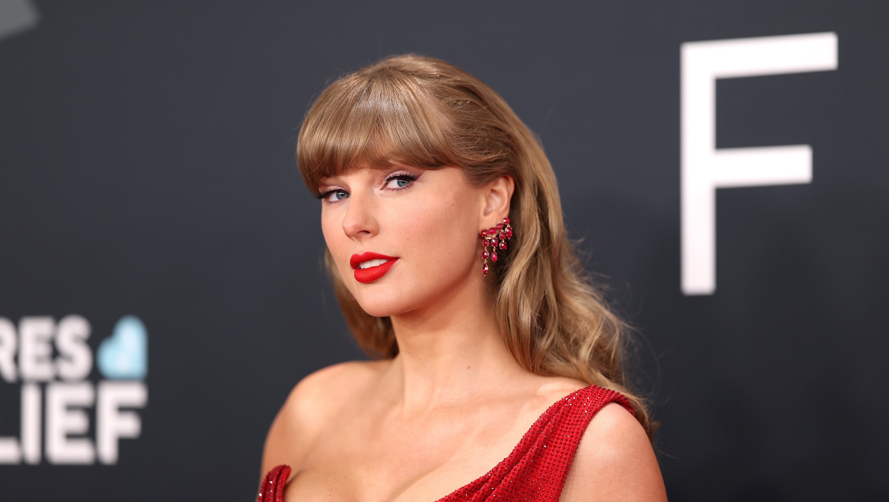 Why Taylor Swift Chose August 26 as Engagement Announcement Date