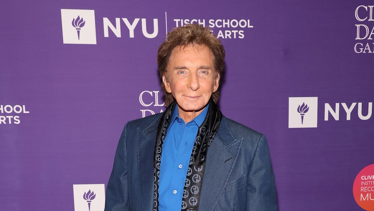 Barry Manilow Reveals What Cosmetic Surgery He's Gotten