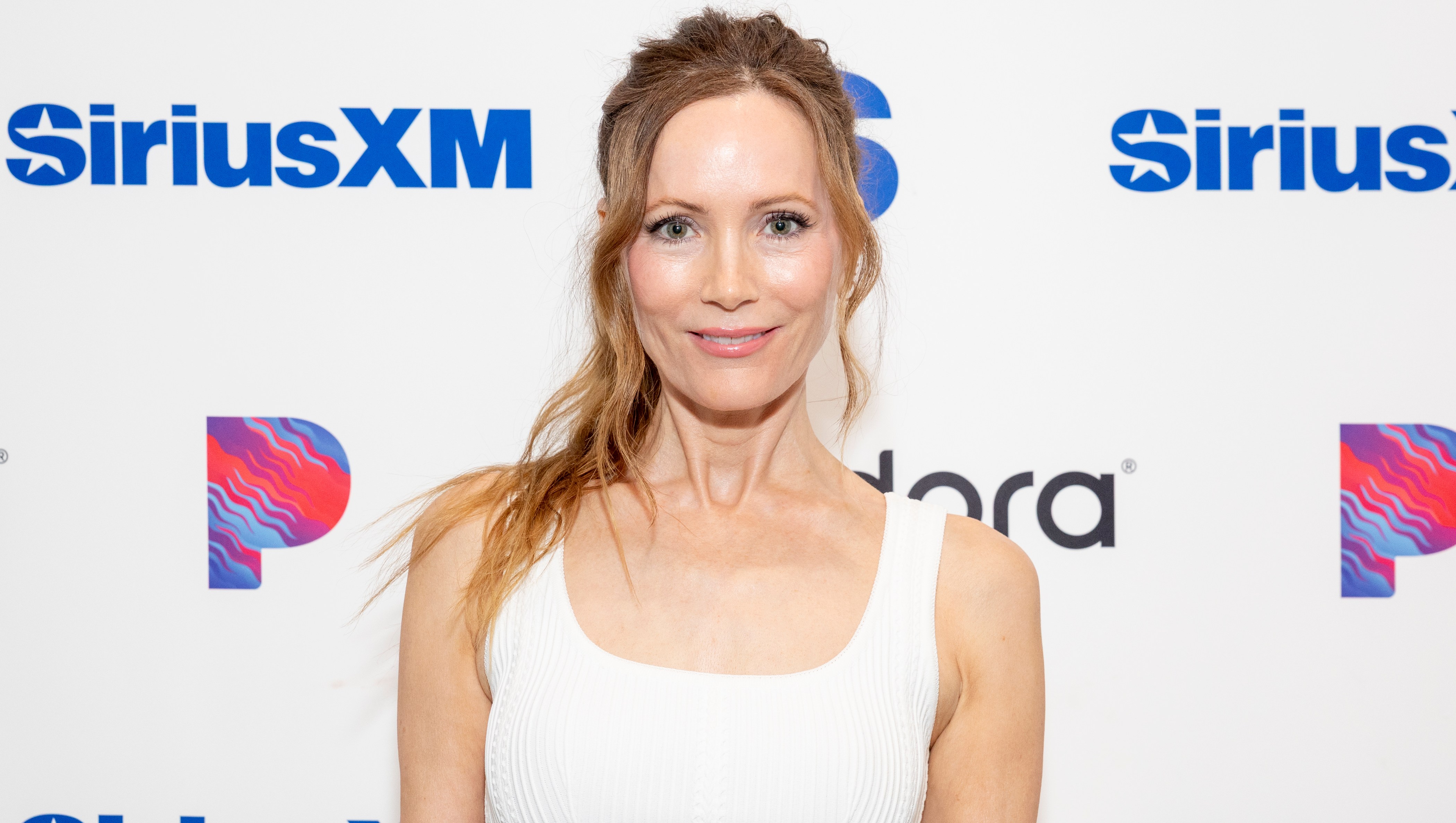 We Weren't Expecting Leslie Mann to Pair Her Cool-Mom Jeans With These Shoes