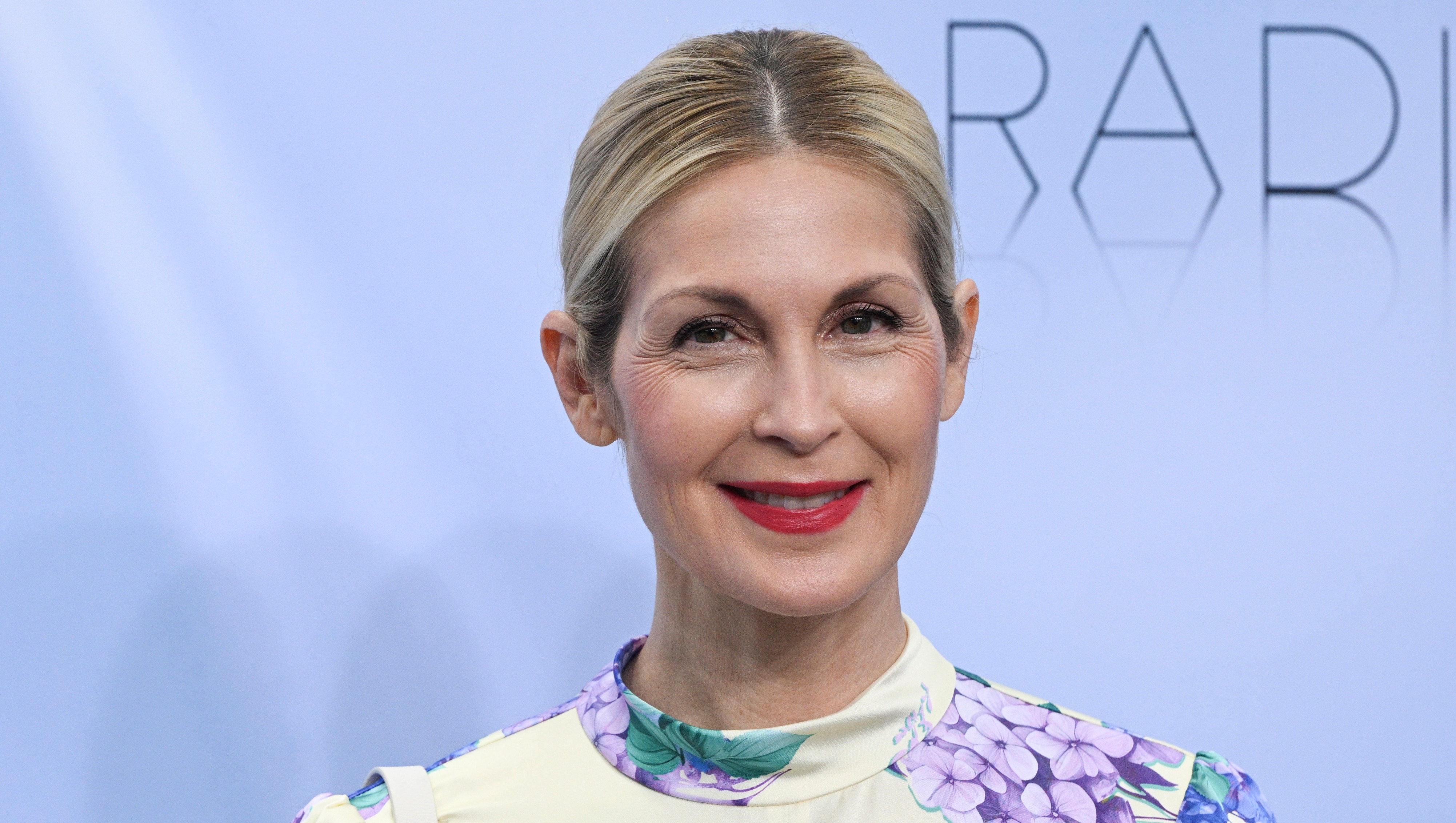 Kelly Rutherford’s White Ballet Flats Scream 'Upper East Side Rich Mom'