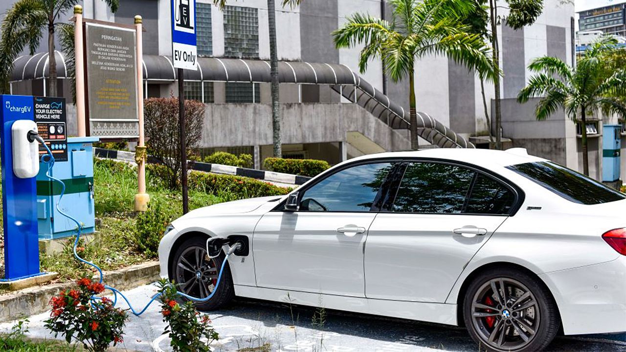 BMW recalls nearly 30K vehicles over engine starter defect that could cause fire