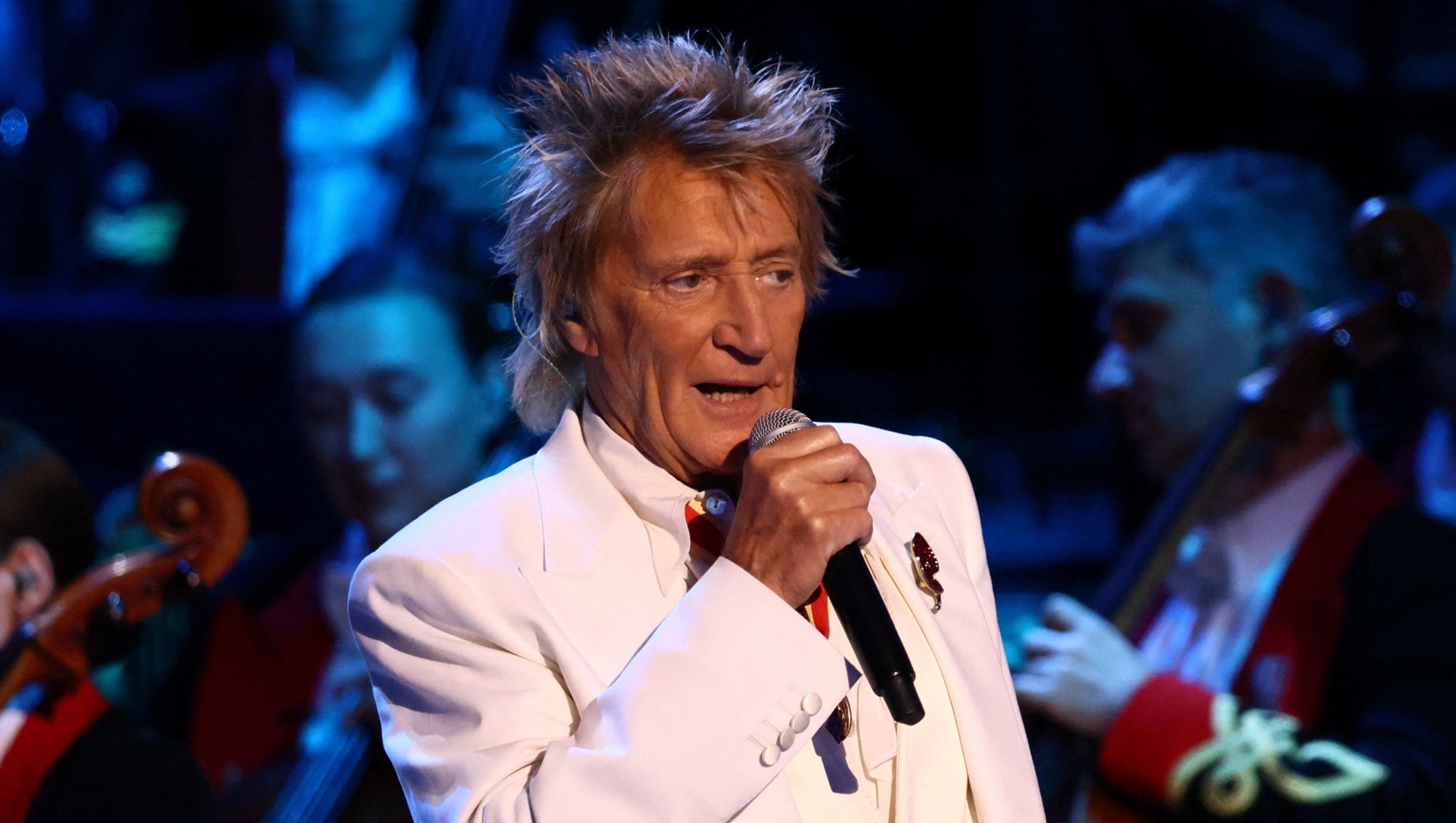 Rod Stewart Cancels Tour After Undergoing Heart Procedure