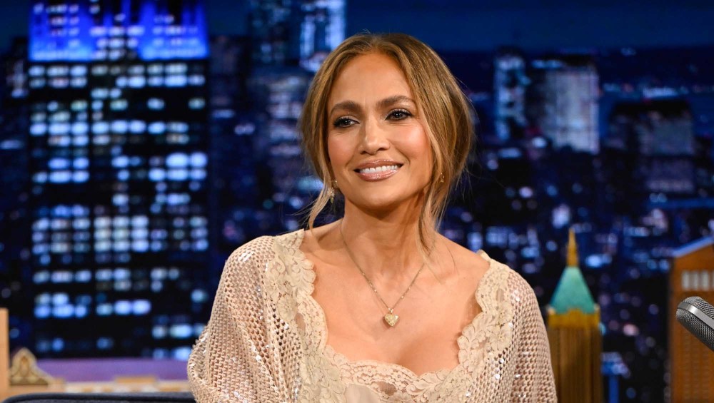 Copy Jennifer Lopez's Rich Mom Bag for Just $28