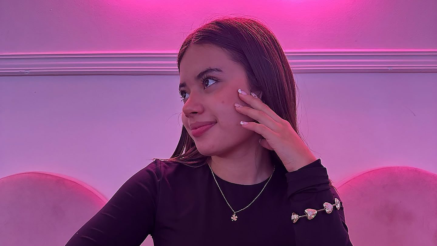 Influencer, 17, Dies in Helicopter Crash With Mom and Grandmother