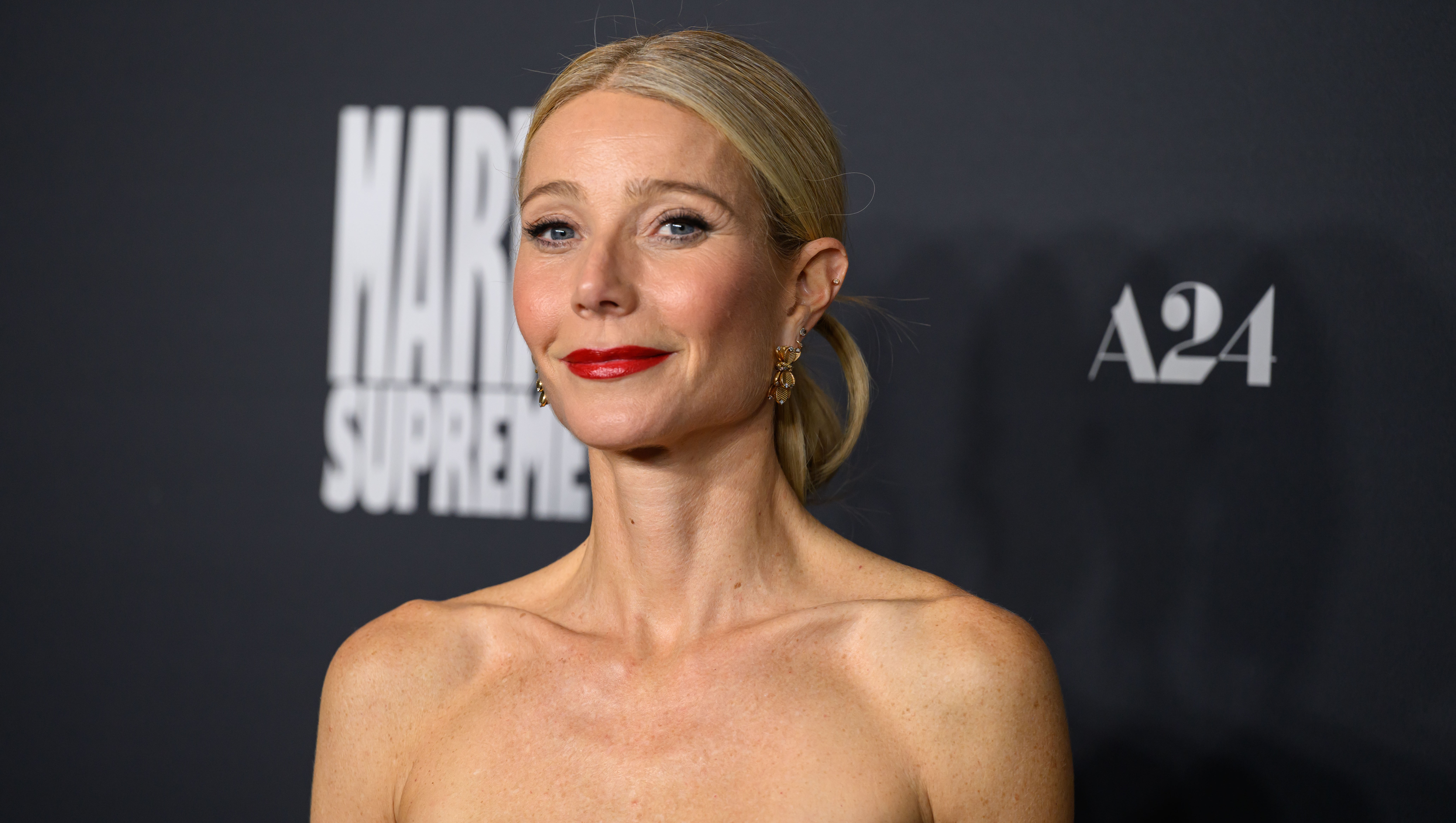 Gwyneth Paltrow Wore the French Girl Basic We're Stealing for $26
