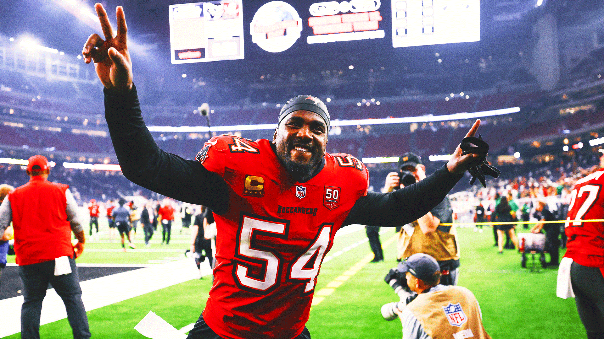 Buccaneers Star LB Lavonte David Announces Retirement From NFL After 14 Seasons