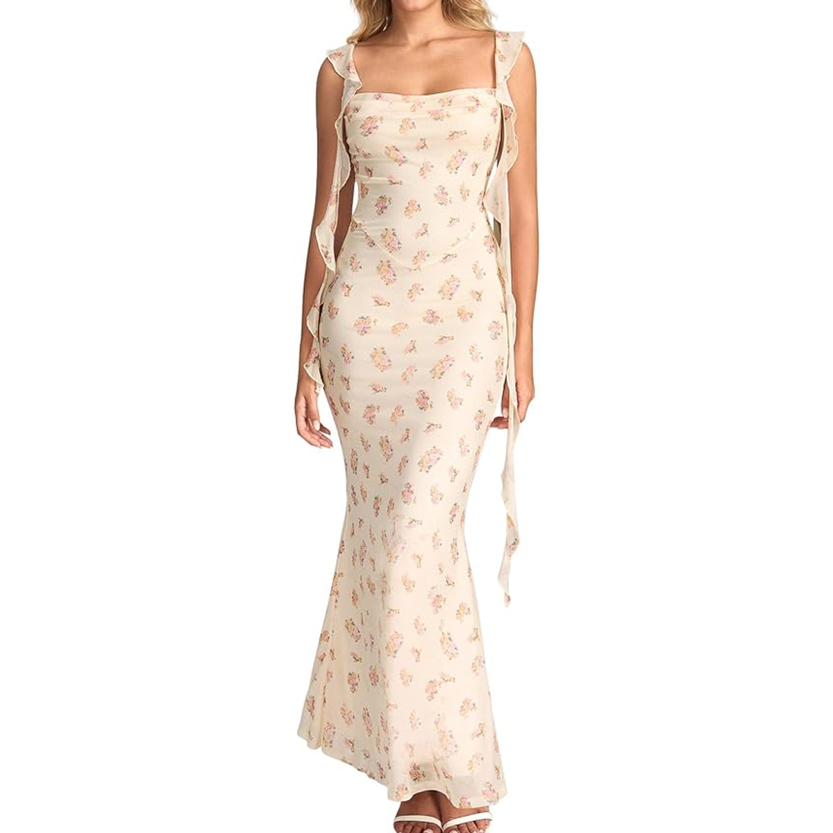 Isla Fisher’s Romantic Floral Dress Is an End-of-Summer Dream