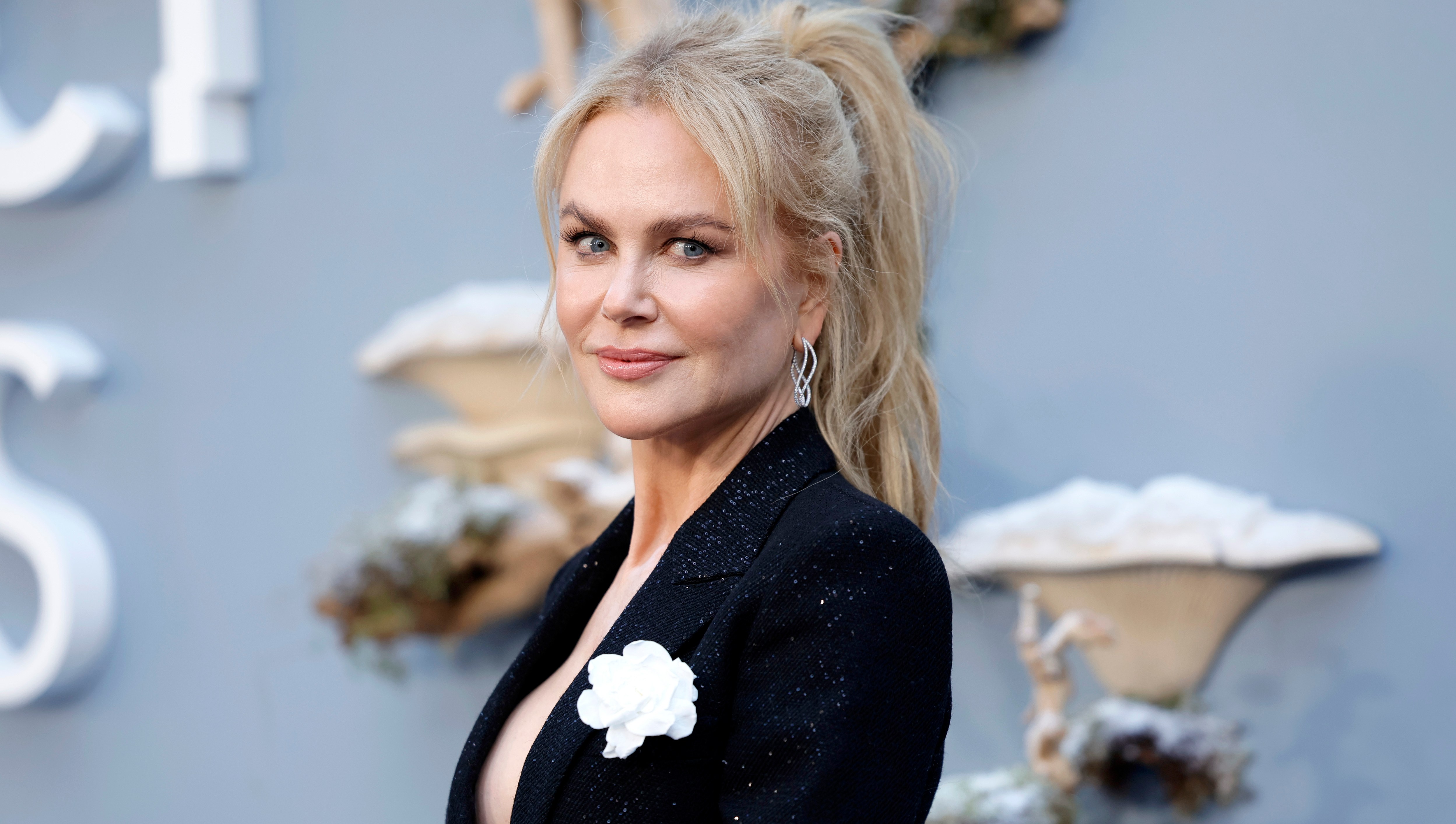 Jet, Set, Go! Nicole Kidman Found 2026’s Chicest Travel Jeans — The Look