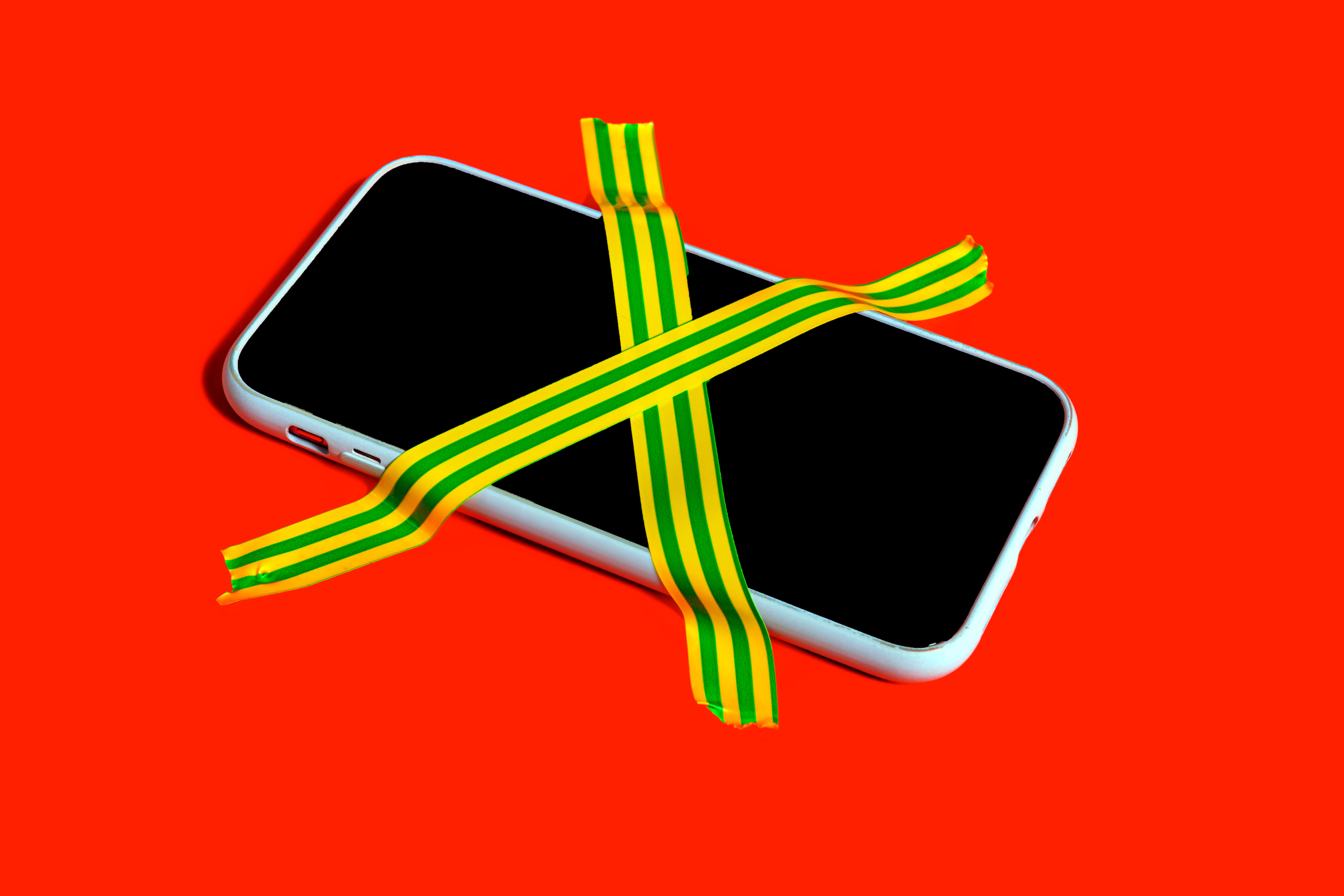 Phone-free social events are a thing now (and they are amazing)