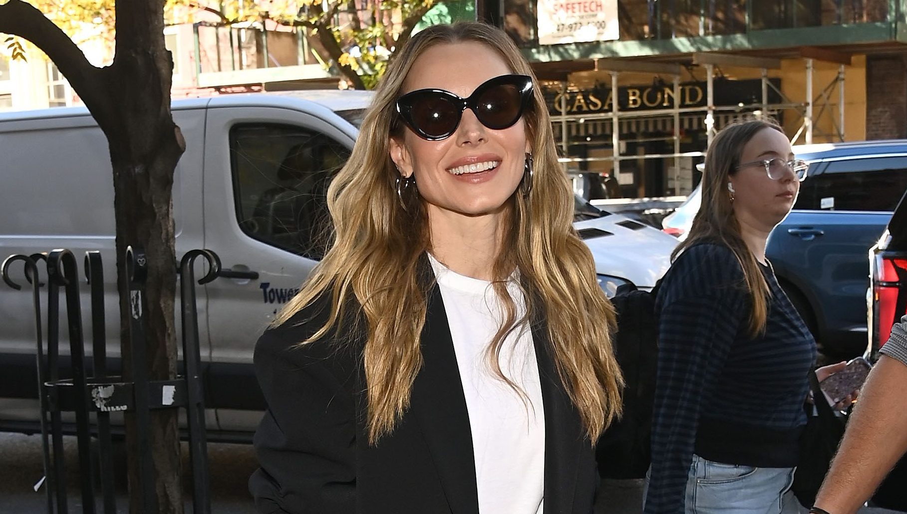 Bye, Skinny Jeans! Kristen Bell's Baggy Denim Style Is Oddly Polished