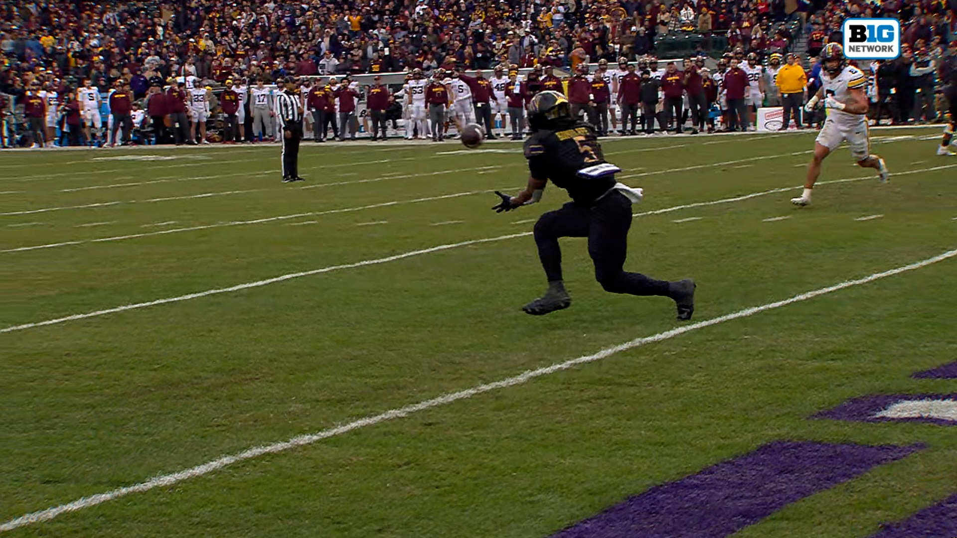 Caleb Komolafe completes a 2-yard receiving TD, Northwestern takes lead after trailing Minnesota 28-13